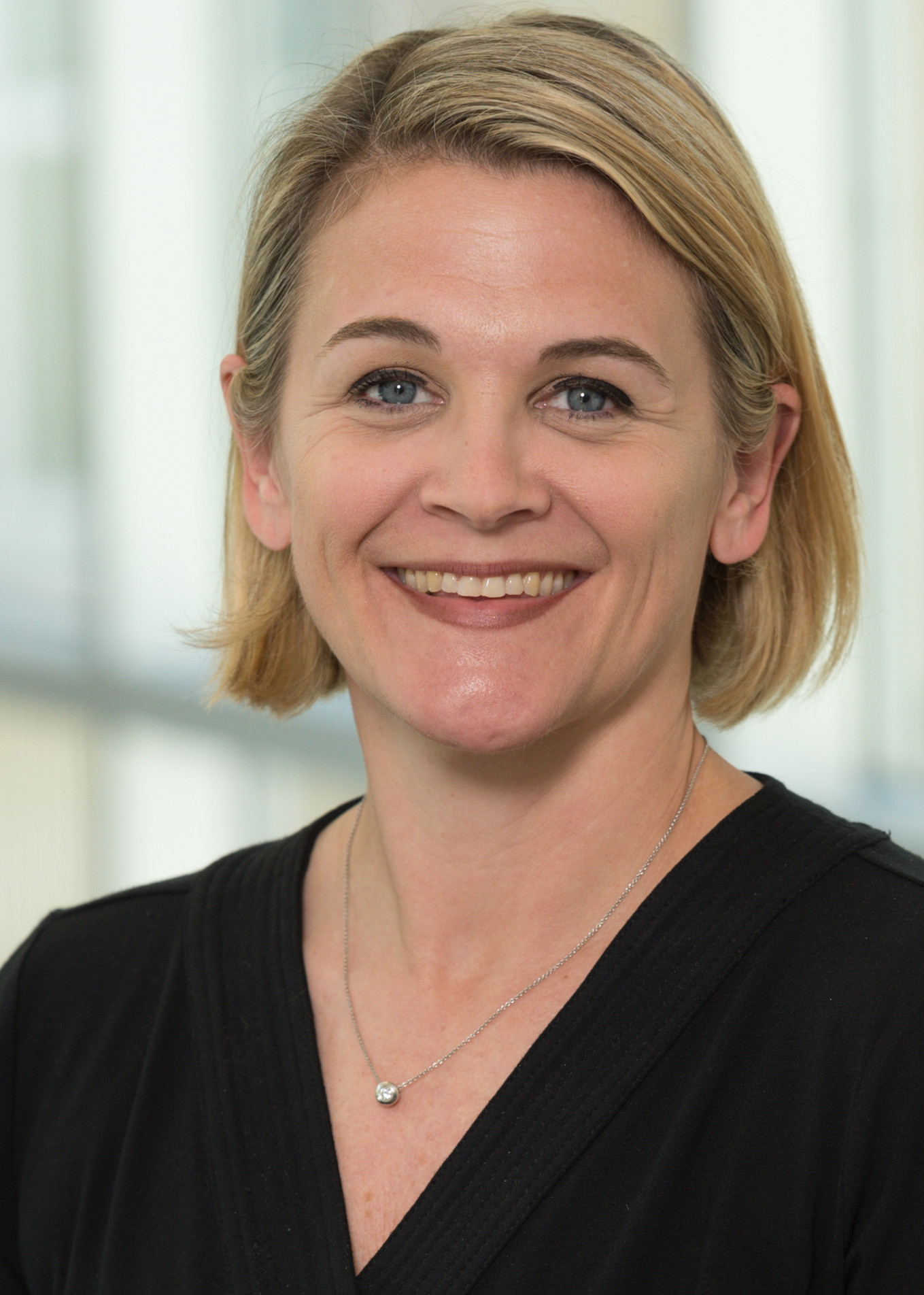 Stacy Grau headshot